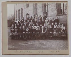 Klassenfoto der Mädchenklasse 4a der Mädchen-Gemeindeschule in Friedrichsfelde
