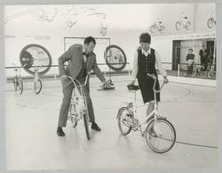 Viele Neuigkeiten [...] erwarten den Besucher ... Klappräder bei der Industrieausstellung Berlin 1968