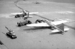 Luftbrücke. Entladung von Transportflugzeugen der US Air Force auf dem Flughafen Tempelhof