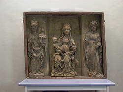 Dreifigurenschrein mit Maria, Barabara (?) und Katharina (?) aus der Kirche in Braunsfelde (ehemals Krs. Friedeberg)