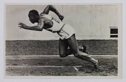 Jesse Owens bei den Olympischen Spielen 1936
