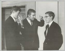 o.T., Tümmler, Beyer und Kemper am Rande einer Festveranstaltung. Im Vorfeld der Olympischen Spiele 1968?