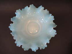 Glasschale weißes Grundglas und hellblauem Überfang, geschwungene Form