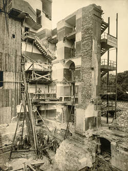 Baustellenaufnahme aus dem Album Um- und Erweiterungsbau der Staatsoper Berlin Unter den Linden 1926-27 Band I ;