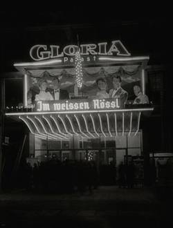 Gloria Palast mit Filmwerbung Im weißen Rößl