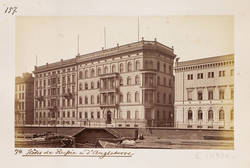 Hotel de Russie (links) und Hotel d'Angleterre (mitte), Schinkelplatz 1 und 2, rechts angeschnitten die Kommandantur