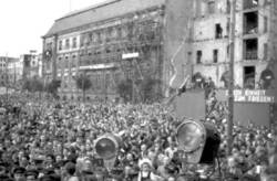 Konzert des Alexandrow-Ensembles auf dem Gendarmenmarkt. Blick auf das Publikum