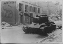 verlassener sowj. Panzer IS-2 am Spittelmarkt