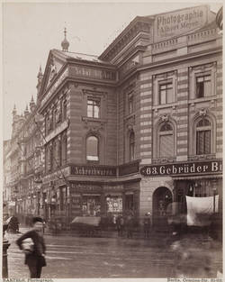 Alexanderstraße 45, Seite der Landsberger Str., Geschäftshaus