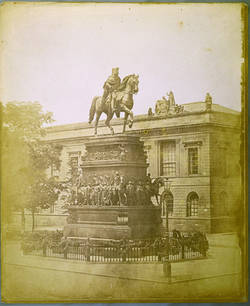 Reiterstandbild Friedrichs II. Unter den Linden mit Akademie