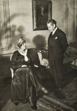 Max Reinhardt in Riga mit der Frau des Bürgermeisters