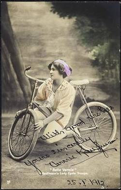 Belle Vernie. Kaufmann´s  Lady Cycle Troupe [Fahrradartisten]