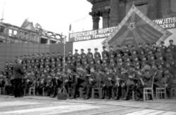 Konzert des Alexandrow-Ensembles auf dem Gendarmenmarkt. Der Soldatenchor auf der Bühne