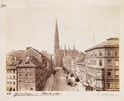 Grünstraße mit Blick auf die Petrikirche;