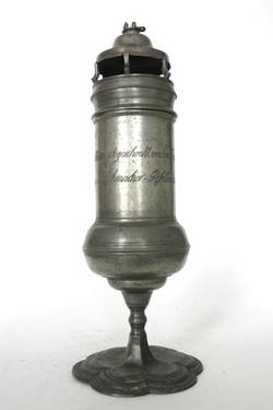 Zinn-"Willkomm"-Pokal der Tuchmacher mit rosettenförmiger Fußplatte