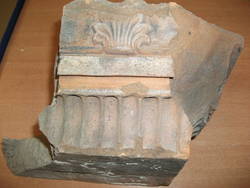  Fragment vom Gesimsfries des Hauptportals vom Feilnerhaus 