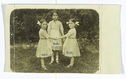 Die Töchter von Hans Richter: Ruth, Asta und Vera in Wannsee, zw. 1911/12;