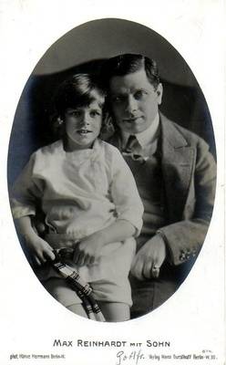 Max Reinhardt mit Sohn ;