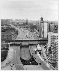 Aus der Serie: Architekturstandort Alexanderplatz. Grunerstraße, Blick vom Dach des "Haus des Lehrers".