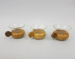 3 Teegläser mit Glaseinsätzen aus Holz