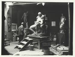 Fritz Klimsch in seinem Atelier