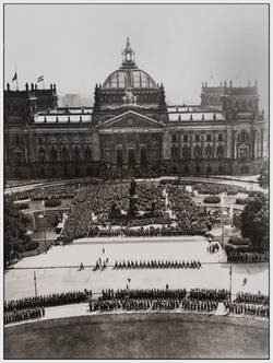 Hindenburg-Trauerfeier auf dem Königsplatz in Berlin.