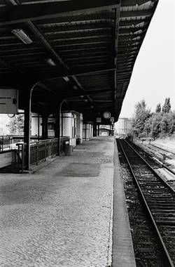 Stillgelegt: Spandau. (Bahnsteig, Schienen / 2 Lehrter Bahn 3)