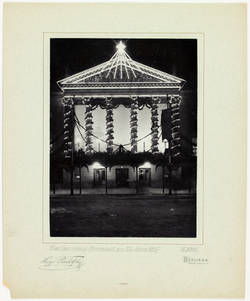 Das königliche Opernhaus Unter den Linden, illuminiert, anläßlich des 100. Geburtstages von Wilhelm I