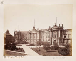 Blick über den Opernplatz zur Königlichen Bibliothek