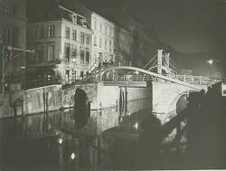 Jungfernbrücke, angestrahlt bei Nacht während der Lichtwoche 1930