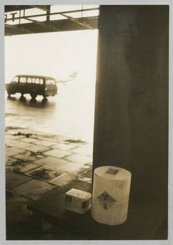 o.T., Behälter mit radioaktivem Inhalt. Flughafen Tempelhof