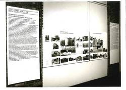 Konvolut Fotografien Ausstellung "Synagogen in Berlin - Zur Geschichte einer zerstörten Architektur" im Berlin Museum