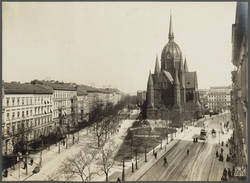 Blücherstraße und Planufer (links) mit Blick nach Osten zur Heilig-Kreuz-Kirche 