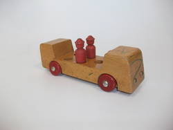 Holzspielzeug für Kleinkinder: Stilisierter offener Bus mit Einsteckfiguren