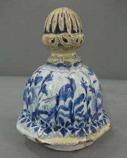 Deckel einer Vase, Vogelmotiv und floraler Dekor