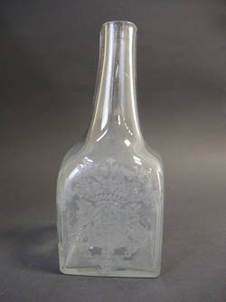 Weinflasche mit Wappen von Osten-Sacken