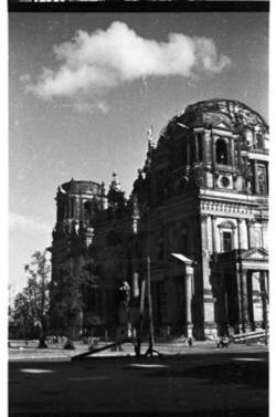 Blick auf den zerstörten Berliner Dom