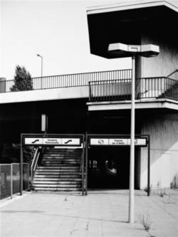 Stillgelegt: Putlitzstraße. (Bahnhof, Zugang / 5 Ringbahn 3)