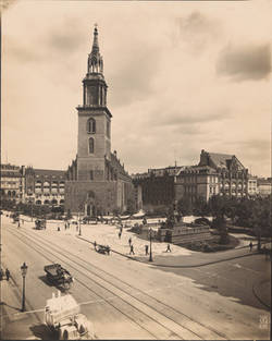 Neuer Markt mit Marienkirche, Kaiser-Wilhelm-Straße und Martin-Luther-Denkmal von Westen