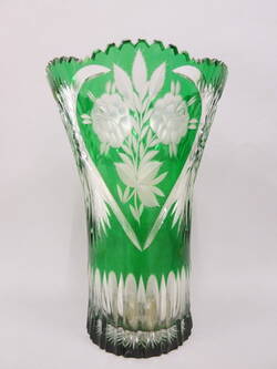 Vase aus Bleikristall mit grüner Überfangschicht