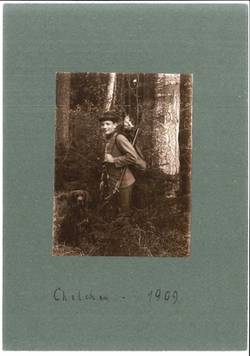 Friedrich Nagel (?) als Jäger im Wald bei Chelchen