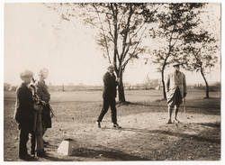 MacDonald beim Golf mit Botschafter d'Abernon