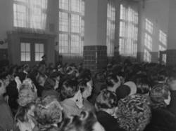 Gladow-Prozess: Zuhörer im improvisierten Gerichtssaal des sowjetzonalen Reichsbahngebäudes