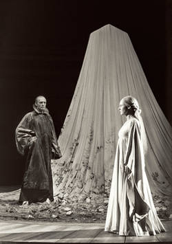 Szene mit Gisela Stein und Erich Schellow in Don Carlos