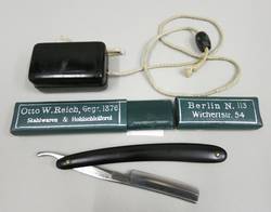 Rasiermesser mit Verpackung und Schleifgerät;