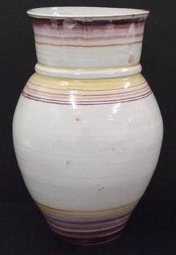 Vase in Birnenform, mangan-gelb glasiert