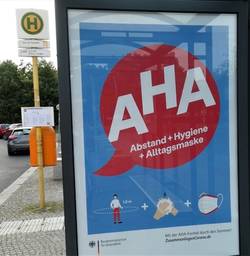 Plakat "AHA: Abstand+Hygiene+Alltagsmaske"