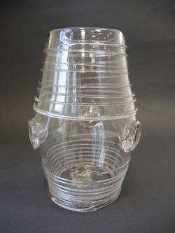 Fassförmiger Glashumpen/Daumenglas mit Fingerdellen