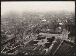 Luftaufnahme: Der Lustgarten mit Dom und Schloß vom Alten Museum aus;