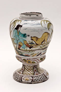 Vase, Landschaft mit drei Szenen: Häuser, Reiter, Mann mit Hund;